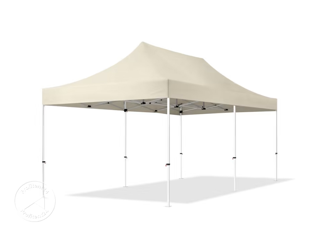 Maik fort in een opblaasbare kerk met pioneer cdj 200 en djm 900 mixer met een petje op